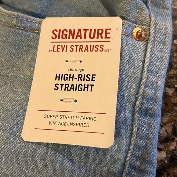 NEW Levi’s Lightwash High Rise Straight Jeans - Picture 3 of 7